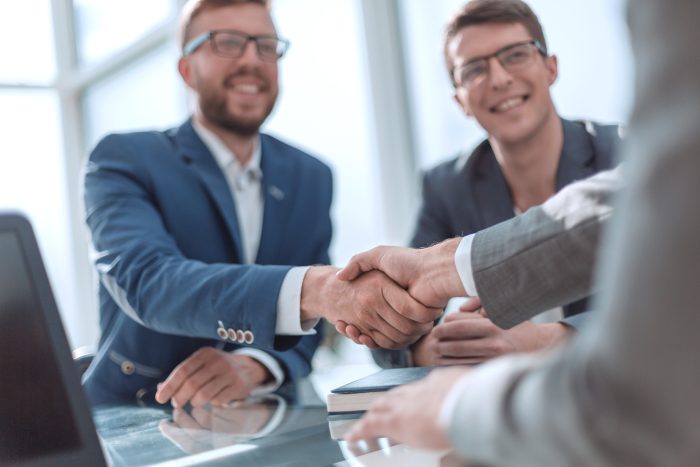 What’s the Difference Between an EOR and a PEO